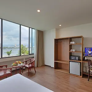 维塔利斯河滨酒店 ** 岘港
